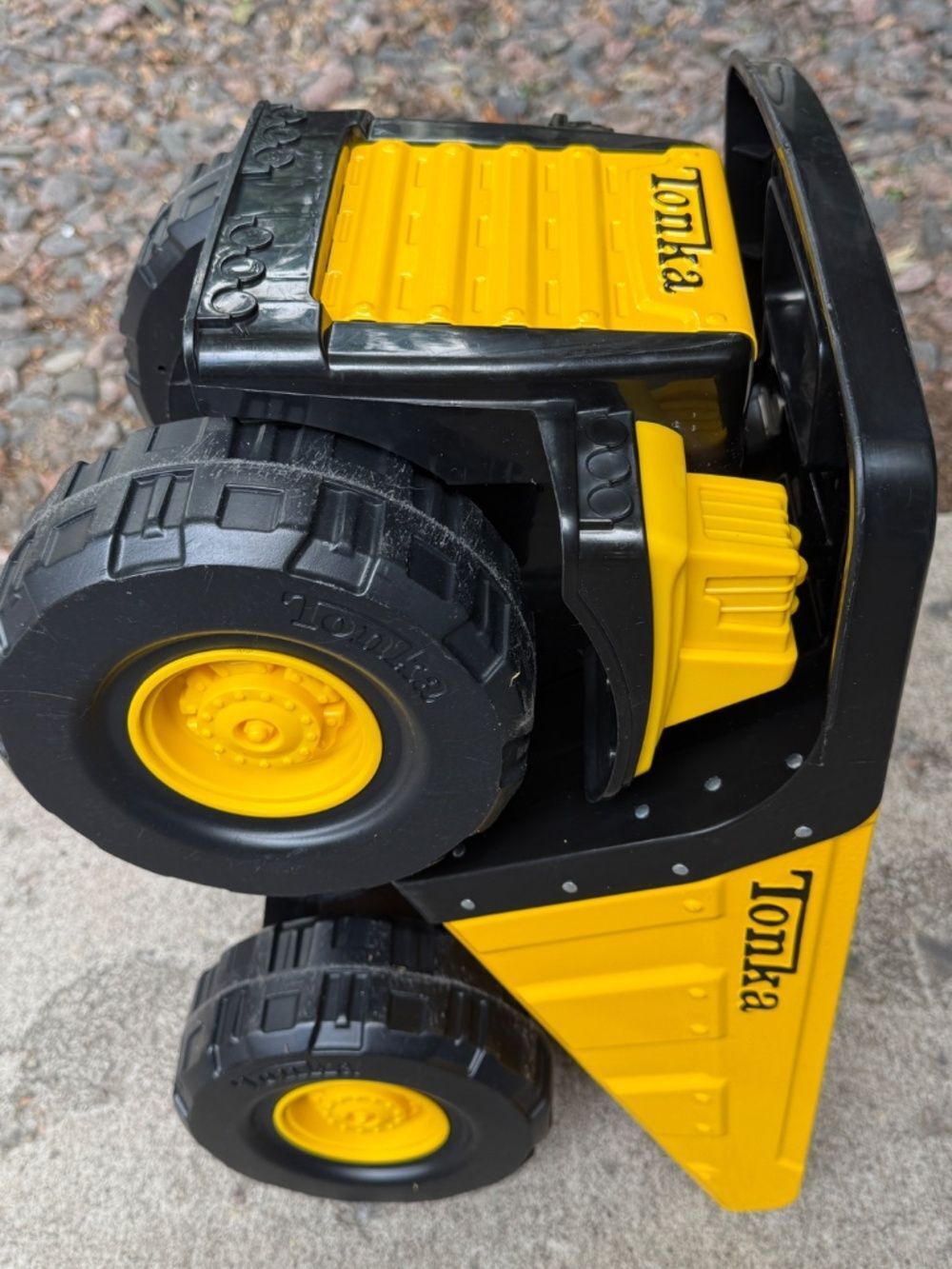 TONKA®  |  “TOUGHEST MIGHTY” DUMP TRUCK  |  XLNT  | - Picture 7 of 15